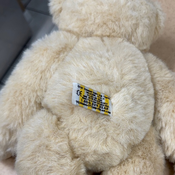 The Vermont Teddy Bear Company (vintage?) Cream Teddy Bear Plush - Picture 6 of 6